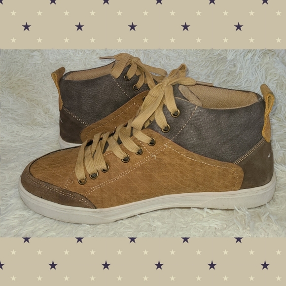 STEVE MADDEN LANDONN DISTRESSED SNEAKERS - Picture 2 of 5